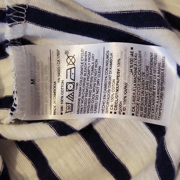 Old Navy V Neck Short-sleeved Tee Shirt - Picture 6 of 8